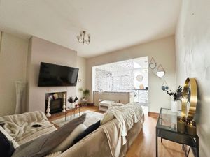 Dining Room- click for photo gallery
